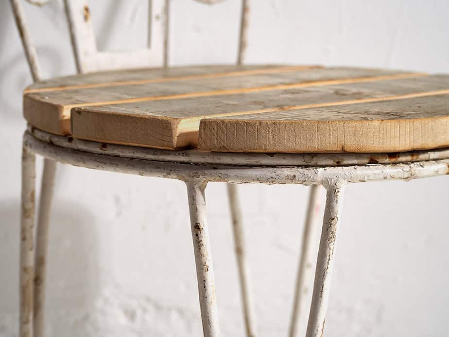 Sillas de exterior antiguas de color blanco (c.1920). Conjunto de 4 piezas