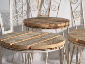 Sillas de exterior antiguas de color blanco (c.1920). Conjunto de 4 piezas