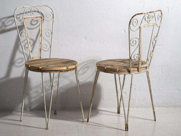 Sillas de exterior antiguas de color blanco (c.1920). Conjunto de 4 piezas