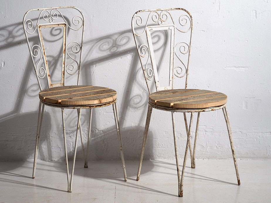 Sillas de exterior antiguas de color blanco (c.1920). Conjunto de 4 piezas