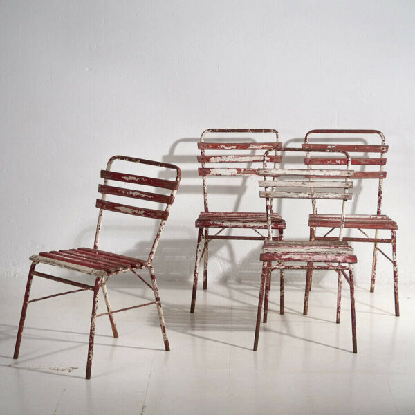 Sillas de terraza antiguas de color rojo y blanco (c.1920). Conjunto de 4 piezas