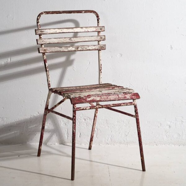 Sillas de terraza antiguas de color rojo y blanco (c.1920). Conjunto de 4 piezas