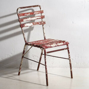 Sillas de terraza antiguas de color rojo y blanco (c.1920). Conjunto de 4 piezas