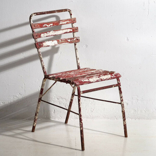 Sillas de terraza antiguas de color rojo y blanco (c.1920). Conjunto de 4 piezas