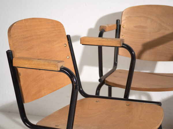 Sillas con apoyabrazos de estilo industrial (c.1950). Conjunto de 2 piezas
