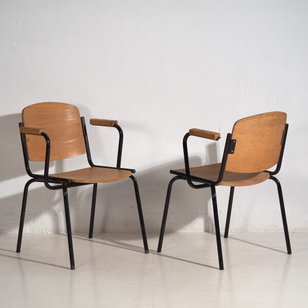 Sillas con apoyabrazos de estilo industrial (c.1950). Conjunto de 2 piezas