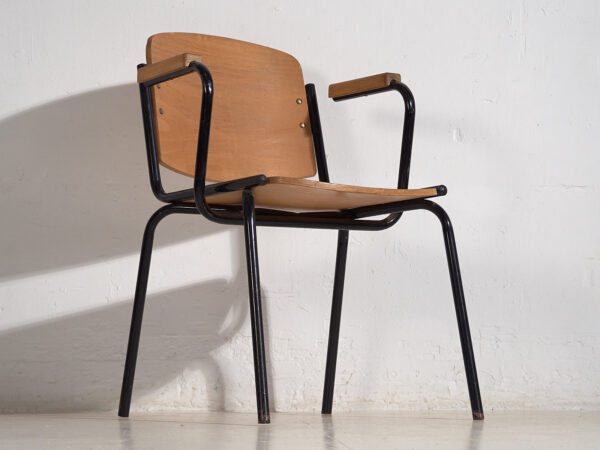 Sillas con apoyabrazos de estilo industrial (c.1950). Conjunto de 2 piezas