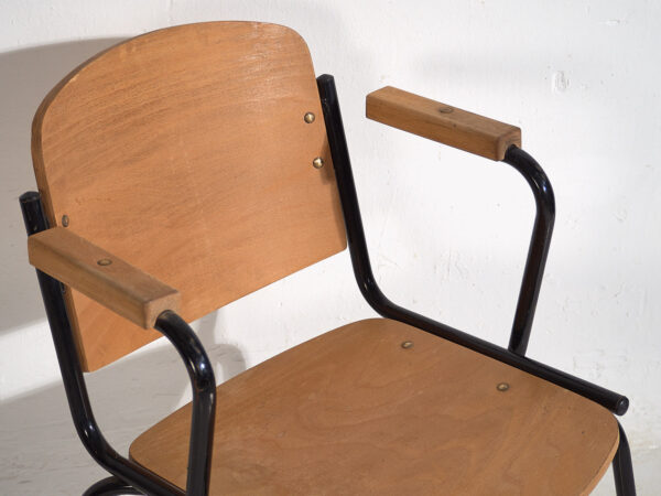 Sillas con apoyabrazos de estilo industrial (c.1950). Conjunto de 2 piezas