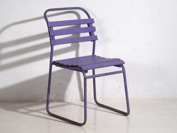 Sillas para patio antiguas color violeta (c.1920). Conjunto de 2 piezas