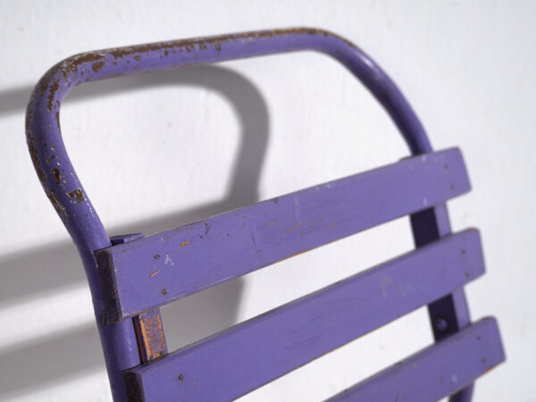 Sillas para patio antiguas color violeta (c.1920). Conjunto de 2 piezas