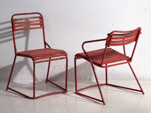 Sillas rojas antiguas para jardín (c.1920). Conjunto de 4 piezas #37