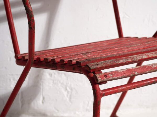 Sillas rojas antiguas para jardín (c.1920). Conjunto de 4 piezas #37