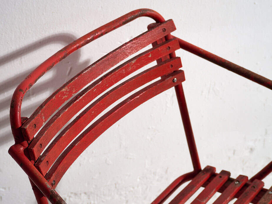 Sillas rojas antiguas para jardín (c.1920). Conjunto de 4 piezas #37