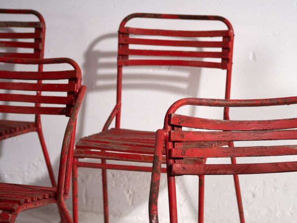 Sillas rojas antiguas para jardín (c.1920). Conjunto de 4 piezas #37
