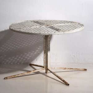 Antigua mesa redonda blanca para exterior (c.1930)