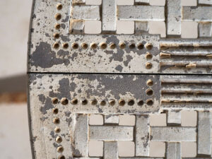 Antigua mesa redonda blanca para exterior (c.1930)