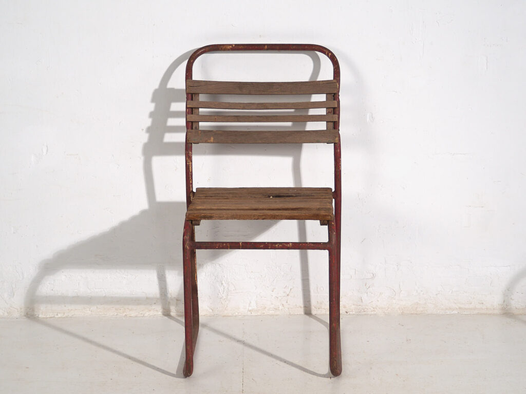 Sillas rojas de jardín antiguas (c.1920). Conjunto de 2 piezas #16