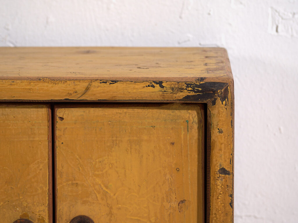 Mueble bajo antiguo de color amarillo (c.1900) #19