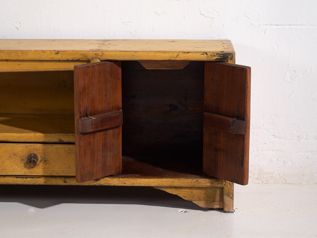 Mueble bajo antiguo de color amarillo (c.1900) #19
