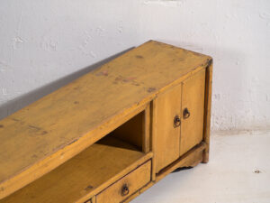 Mueble bajo antiguo de color amarillo (c.1900) #19