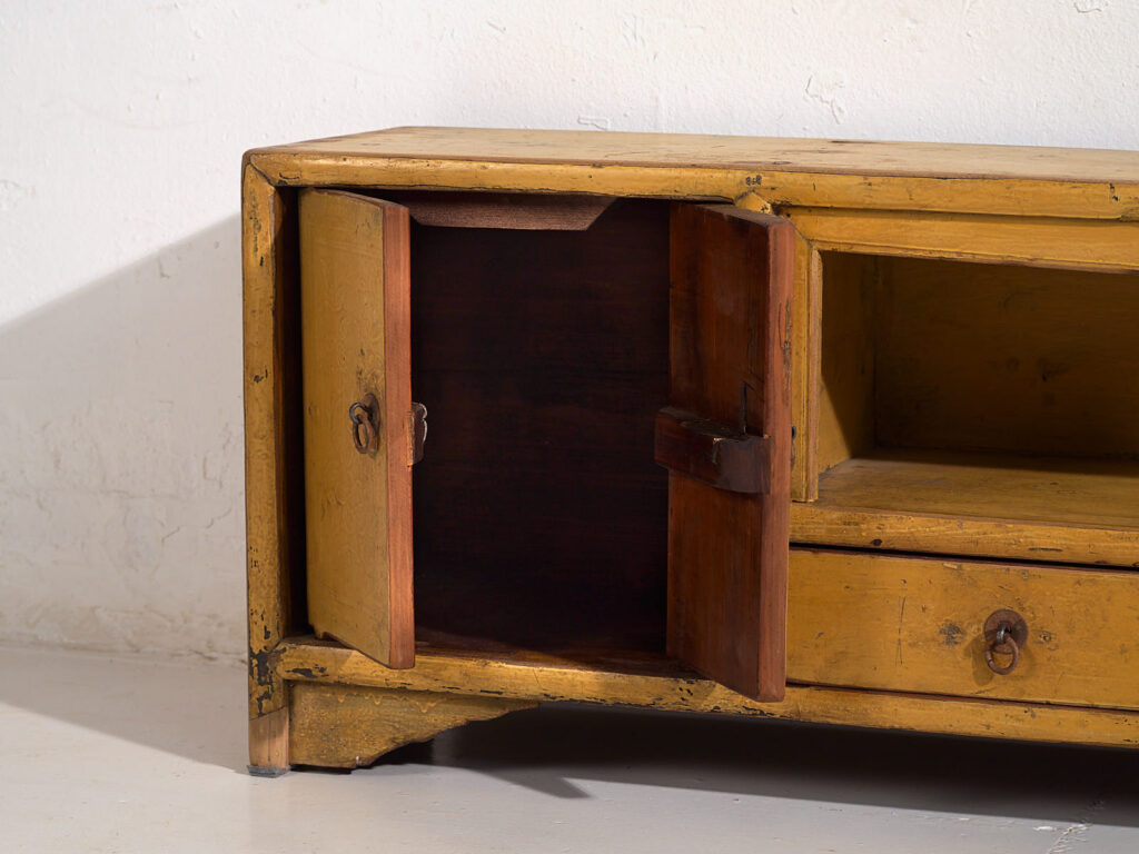 Mueble bajo antiguo de color amarillo (c.1900) #19