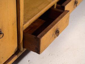 Mueble bajo antiguo de color amarillo (c.1900) #19