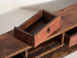 Mueble bajo antiguo con pátina de color rojo (c.1900) #29