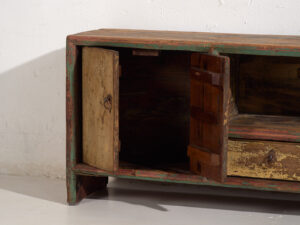 Antiguo mueble bajo de estilo wabi sabi (c.1900) #35