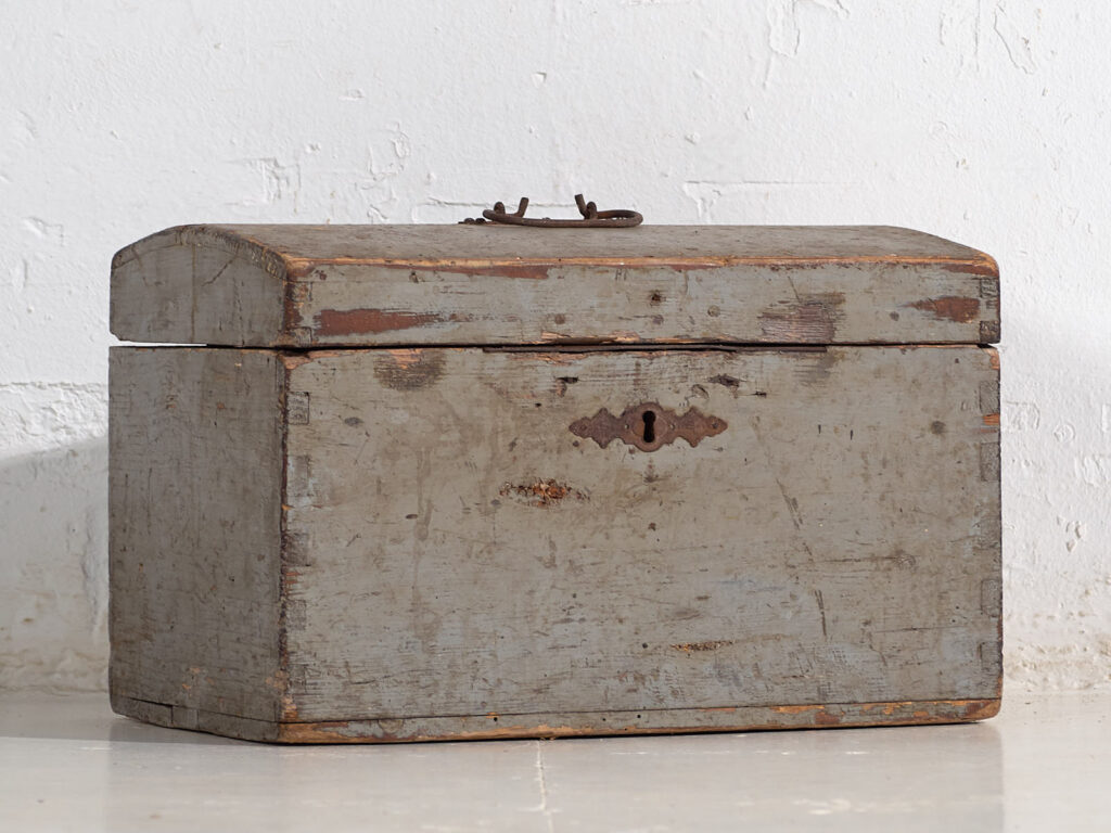 Pequeño cofre gris antiguo (c.1900) #69
