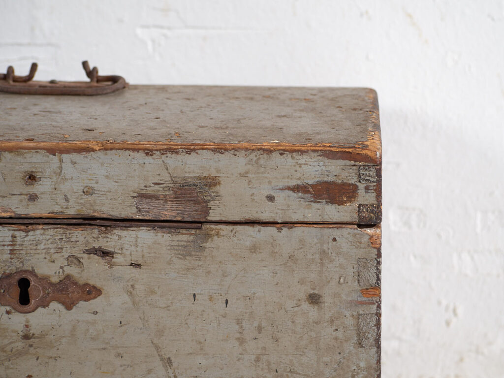 Pequeño cofre gris antiguo (c.1900) #69