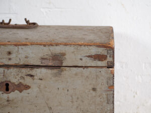 Pequeño cofre gris antiguo (c.1900) #69