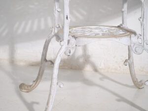 Mesa y sillas de jardín vintage de color blanco (c.1950). Conjunto de 5 piezas