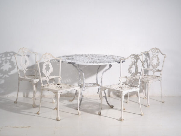 Mesa y sillas de jardín vintage de color blanco (c.1950). Conjunto de 5 piezas
