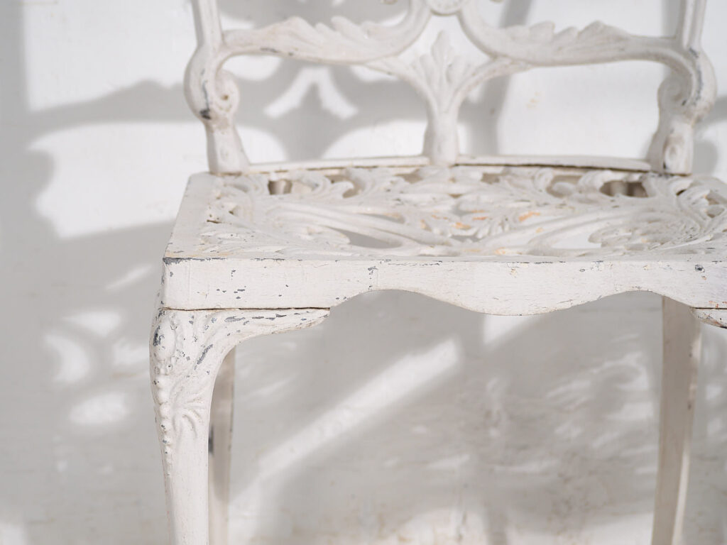 Mesa y sillas de jardín vintage de color blanco (c.1950). Conjunto de 5 piezas