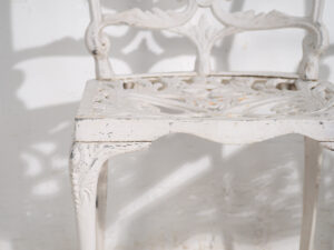 Mesa y sillas de jardín vintage de color blanco (c.1950). Conjunto de 5 piezas