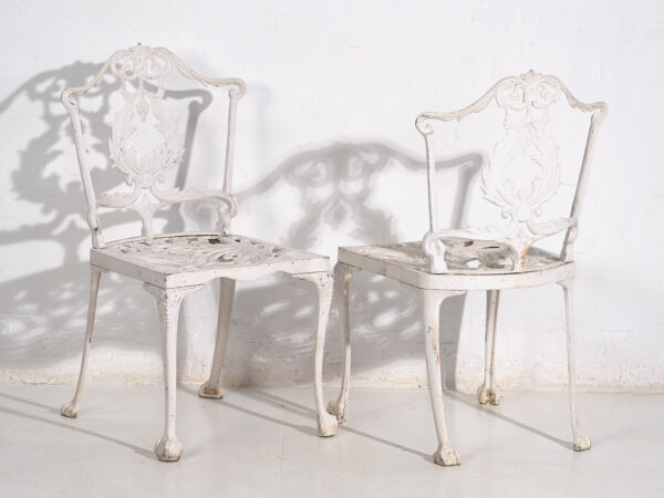 Mesa y sillas de jardín vintage de color blanco (c.1950). Conjunto de 5 piezas