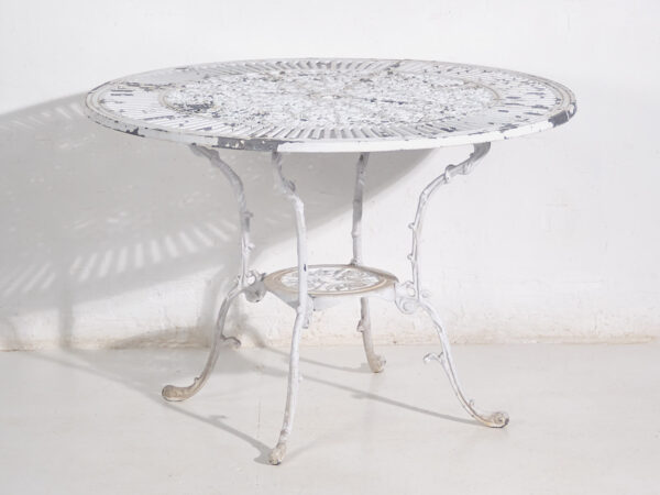 Mesa y sillas de jardín vintage de color blanco (c.1950). Conjunto de 5 piezas