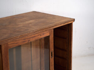 Mostrador de tienda antiguo con puertas de vidrio y cajonera trasera (c.1920) #14