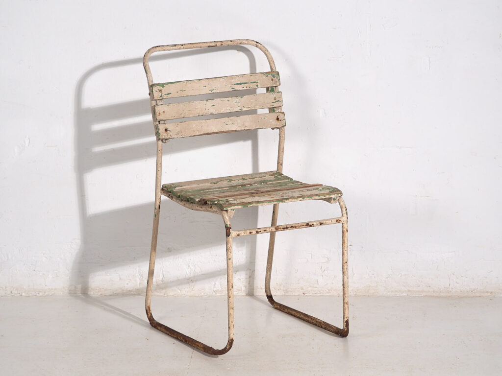 Sillas blancas de jardín antiguas (c.1920). Conjunto de 2 piezas #35