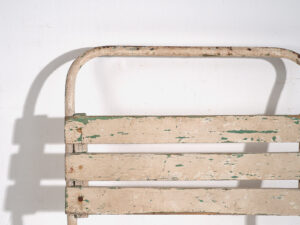 Sillas blancas de jardín antiguas (c.1920). Conjunto de 2 piezas #35