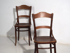 Sillas Thonet-Mundus antiguas (c.1920). Conjunto de 2 piezas #2