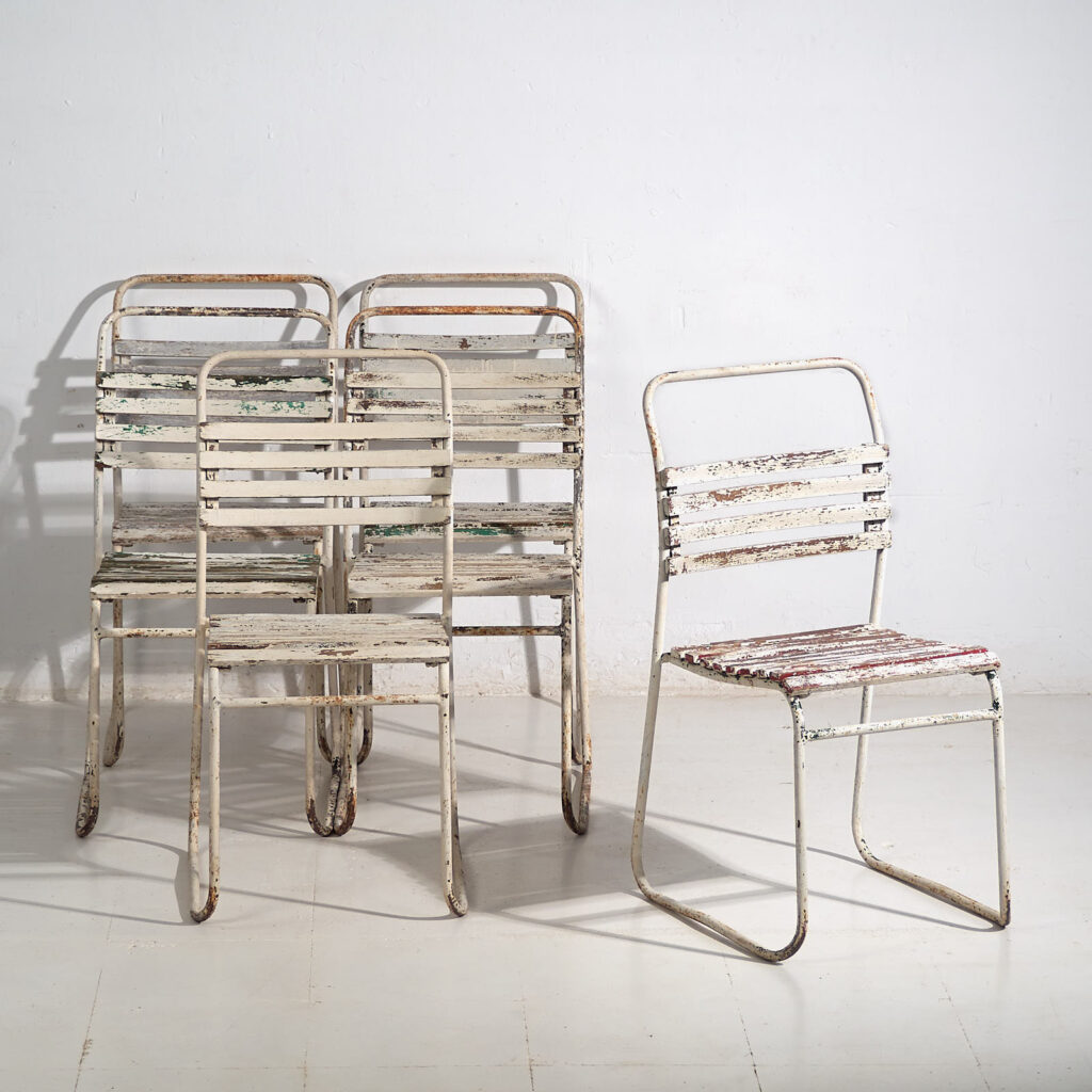 Sillas blancas antiguas de exterior (c.1920). Conjunto de 6 piezas #1