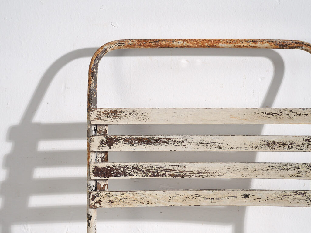 Sillas blancas antiguas de exterior (c.1920). Conjunto de 6 piezas #1