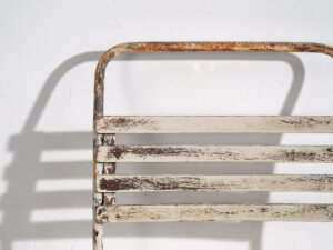 Sillas blancas antiguas de exterior (c.1920). Conjunto de 6 piezas #1