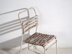 Sillas blancas antiguas de exterior (c.1920). Conjunto de 6 piezas #1