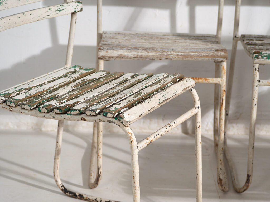 Sillas blancas antiguas de exterior (c.1920). Conjunto de 6 piezas #1