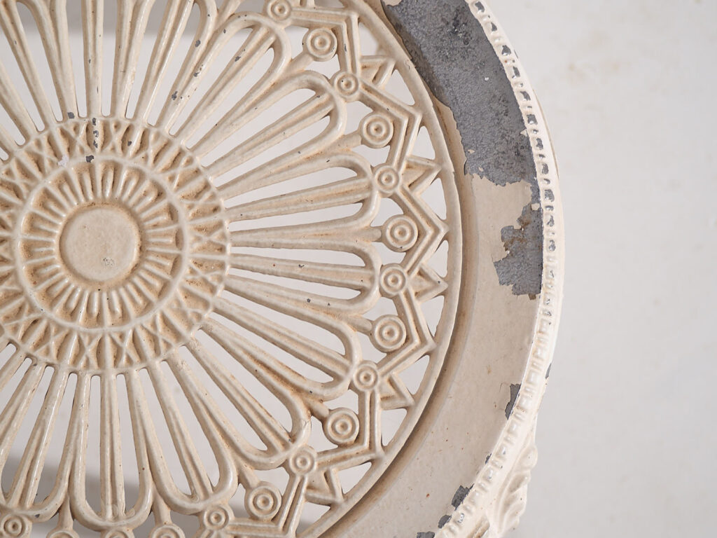 Conjunto de mesa y sillas de jardín Art Nouveau (c.1950). Conjunto de 5 piezas