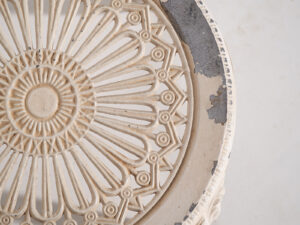 Conjunto de mesa y sillas de jardín Art Nouveau (c.1950). Conjunto de 5 piezas