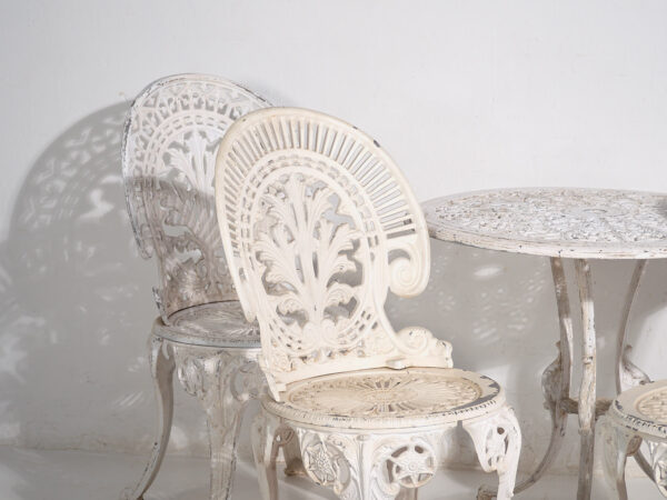 Conjunto de mesa y sillas de jardín Art Nouveau (c.1950). Conjunto de 5 piezas