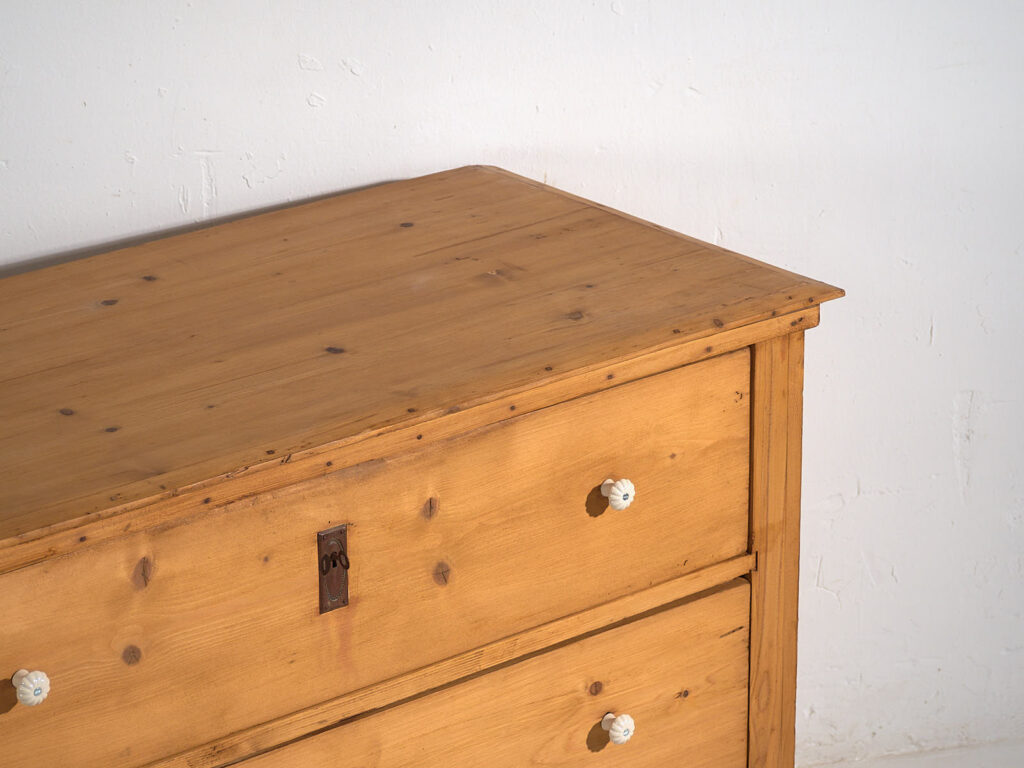 Commode ancienne à trois tiroirs (vers 1920) #17